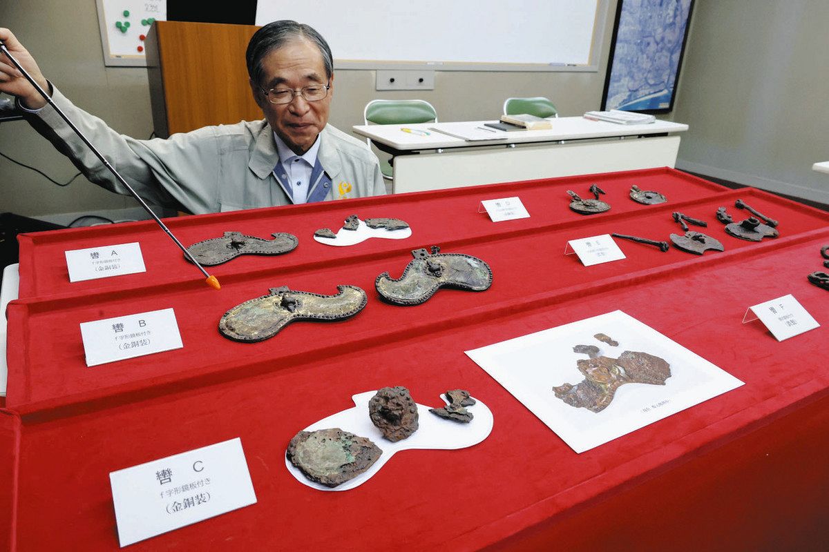 甑塚古墳から出土の馬具から金銅装くつわ4組確認 磐田市埋蔵文化財