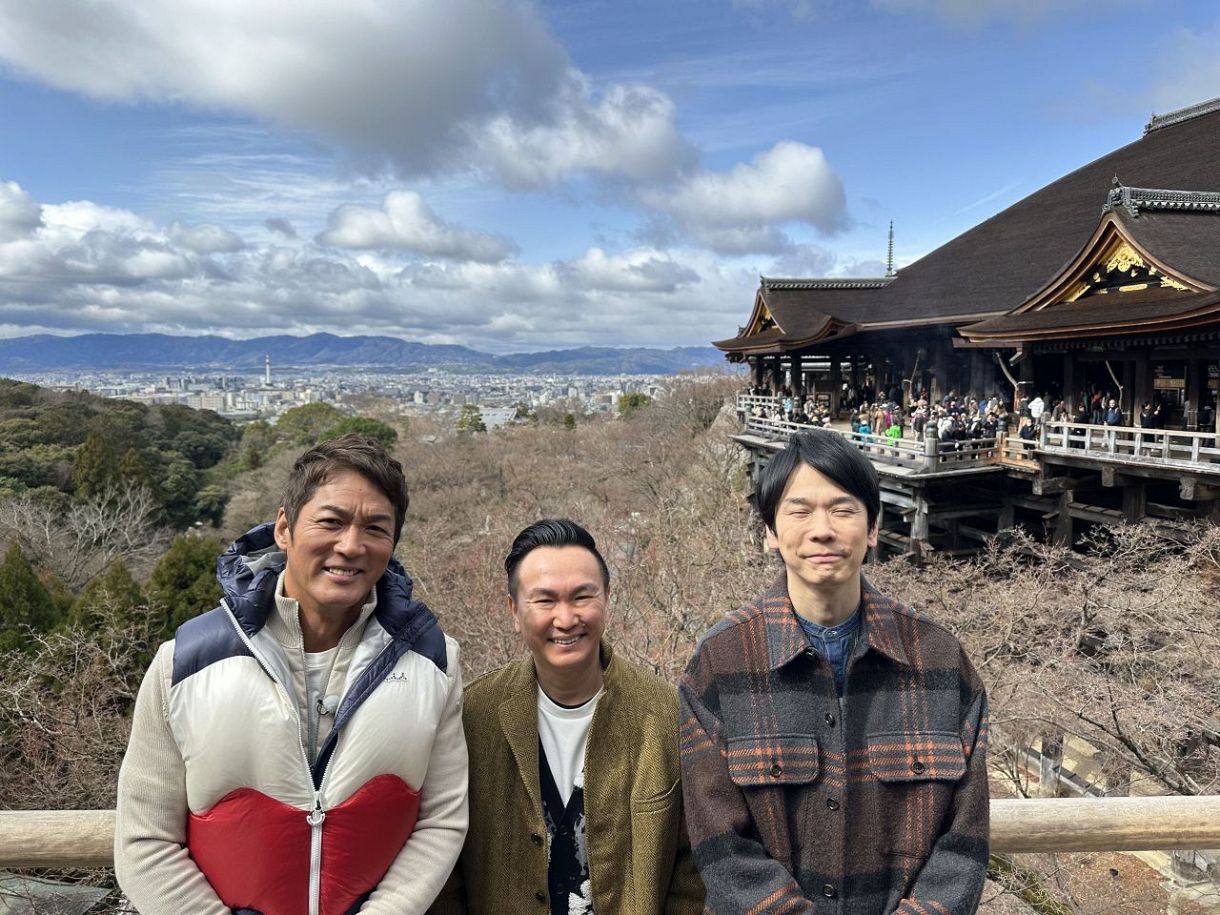 清水寺を訪れた（左から）長嶋一茂、「かまいたち」の山内健司と濱家隆一