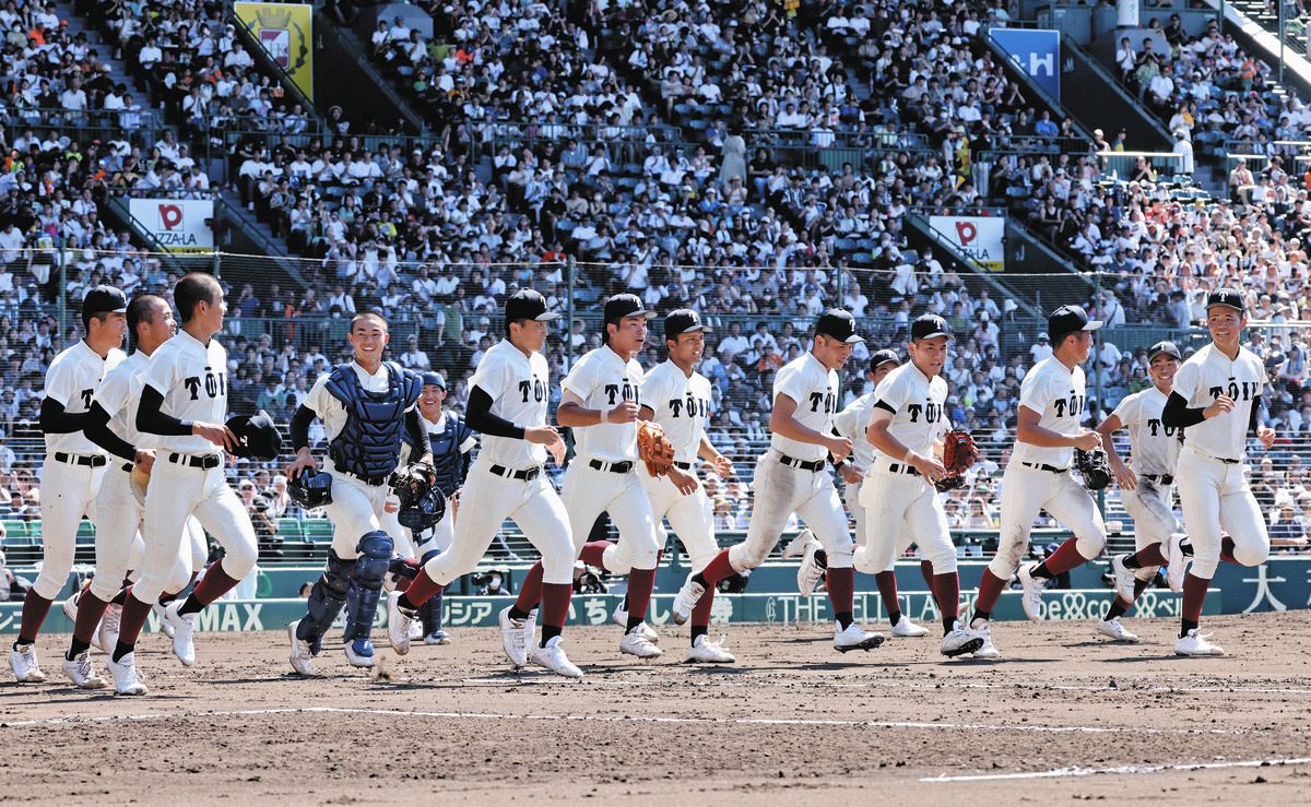 大阪桐蔭　春夏連覇記念誌 興南VS大阪桐蔭、春夏連覇校同士が夏の大会で対戦するのは6年ぶり2
