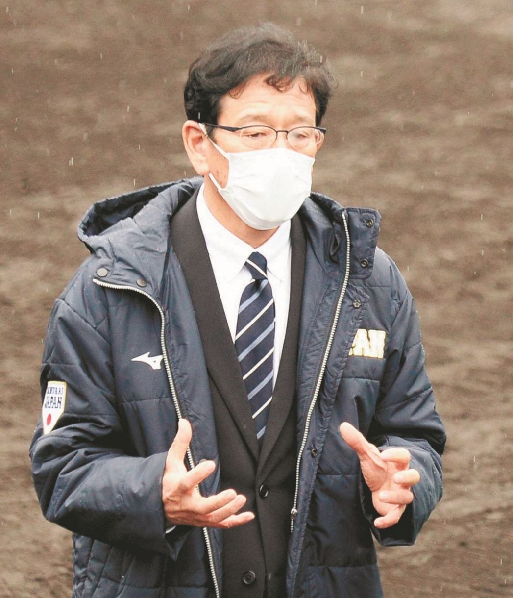 侍ジャパン・栗山監督が広島キャンプを視察「小園は球界にとって宝物