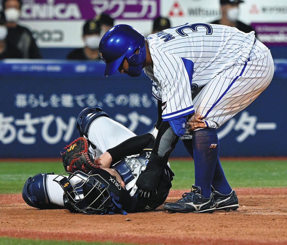 空振りバットが後頭部直撃…伏見捕手が途中交代【オリックス】：中日