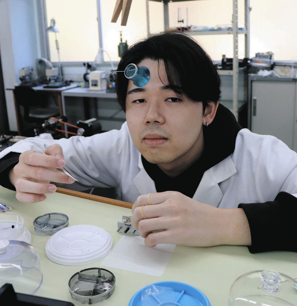 専門学校生奮闘、時計修理で技能五輪「銅」 岡崎出身の鈴木さん喜び