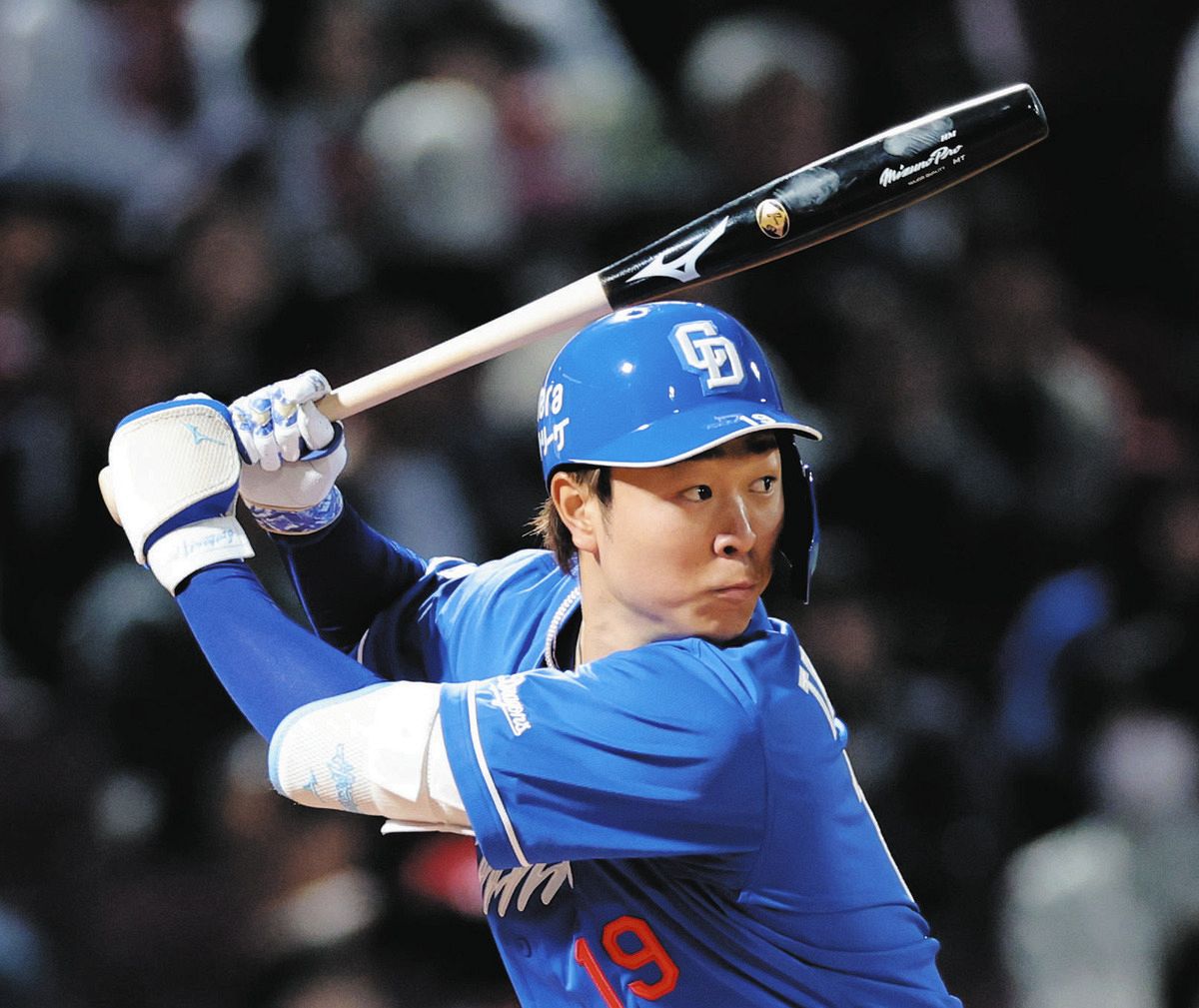 中日・高橋宏斗、話題の『魚雷バット』で打席に 広島・森下相手に『新