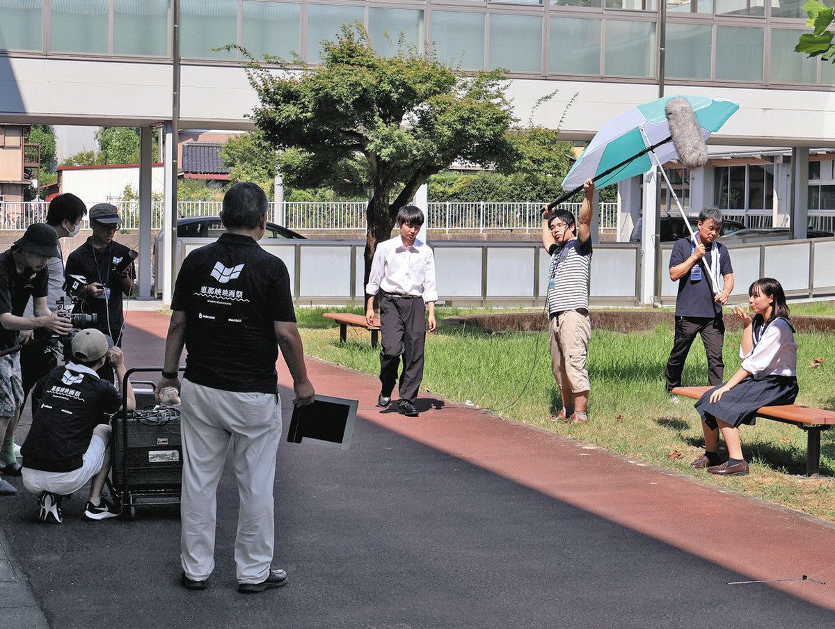来年公開される短編映画「君はピカソ」の撮影風景＝恵那市大井町で