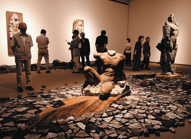 美しい肉体が朽ちる時 彫刻家・横山さん 南砺で個展：北陸中日新聞Web