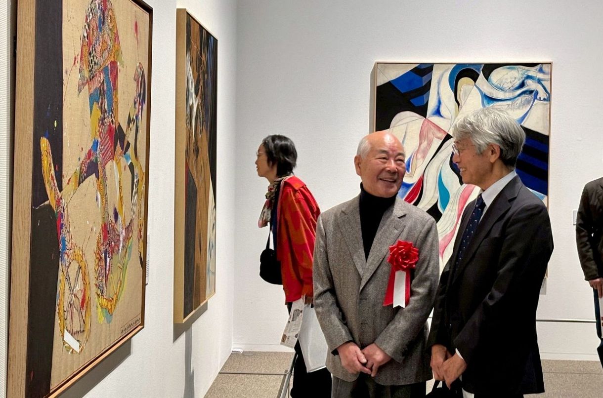 自分は世界一弱虫」 反骨の画家・吉岡弘昭さんが描く人や犬 画業60年の