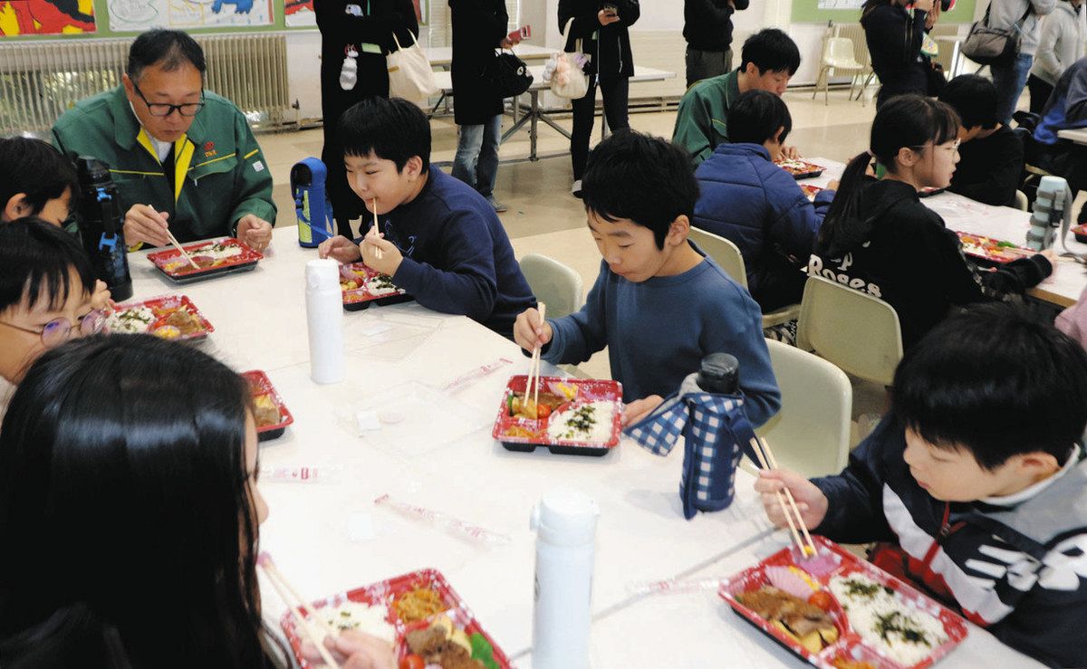 児童考案、地産地消の味 ひがしうら石浜牛オリジナル弁当＝マルス