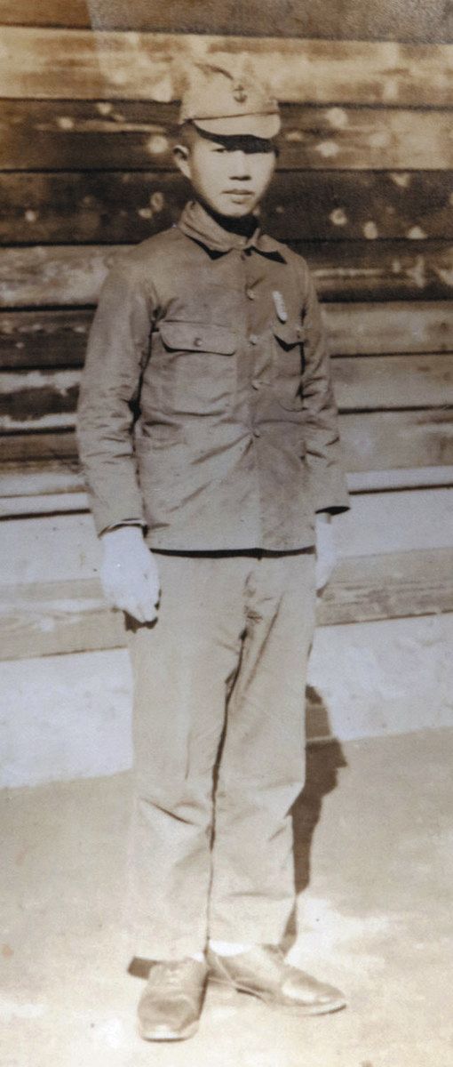 日本海軍の兵だった頃の杉浦さん＝本人提供
