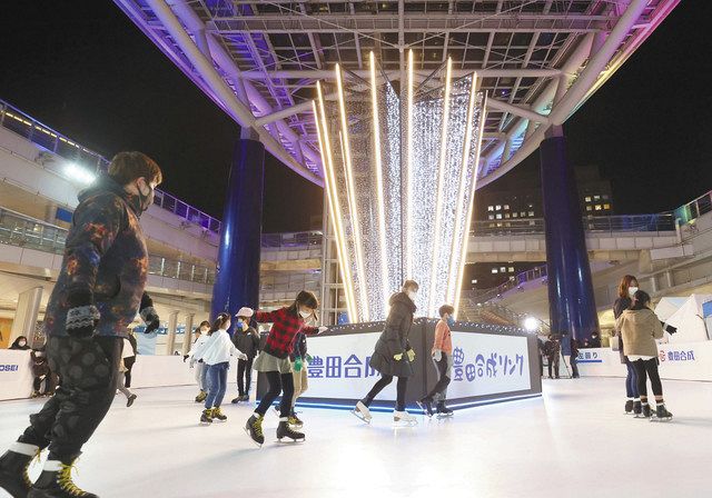 氷なくてもすいすい滑る 名古屋 オアシス２１にスケート場オープン 中日新聞web