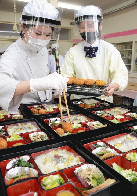 高校生がお年寄りに心込め プレゼント 白子高と亀山高 中日新聞web