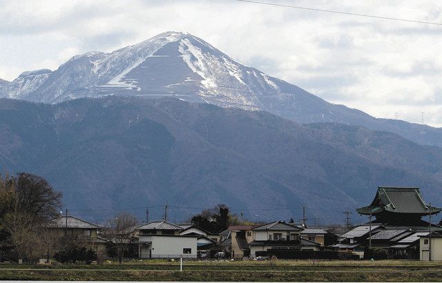 伊吹山に魚の雪形：中日新聞Web