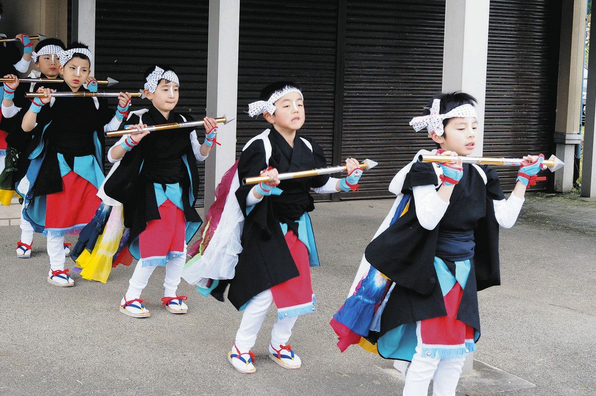 朝日・宮崎春祭り 児童が稚児舞 槍おどり 扇おどり 春が来た：北陸中日