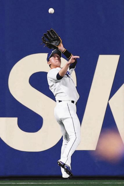 ビッグプレーで中日 大野雄の今季初完封をアシスト 9回 切れながら伸びる 大飛球 武田が好捕 中日スポーツ 東京中日スポーツ