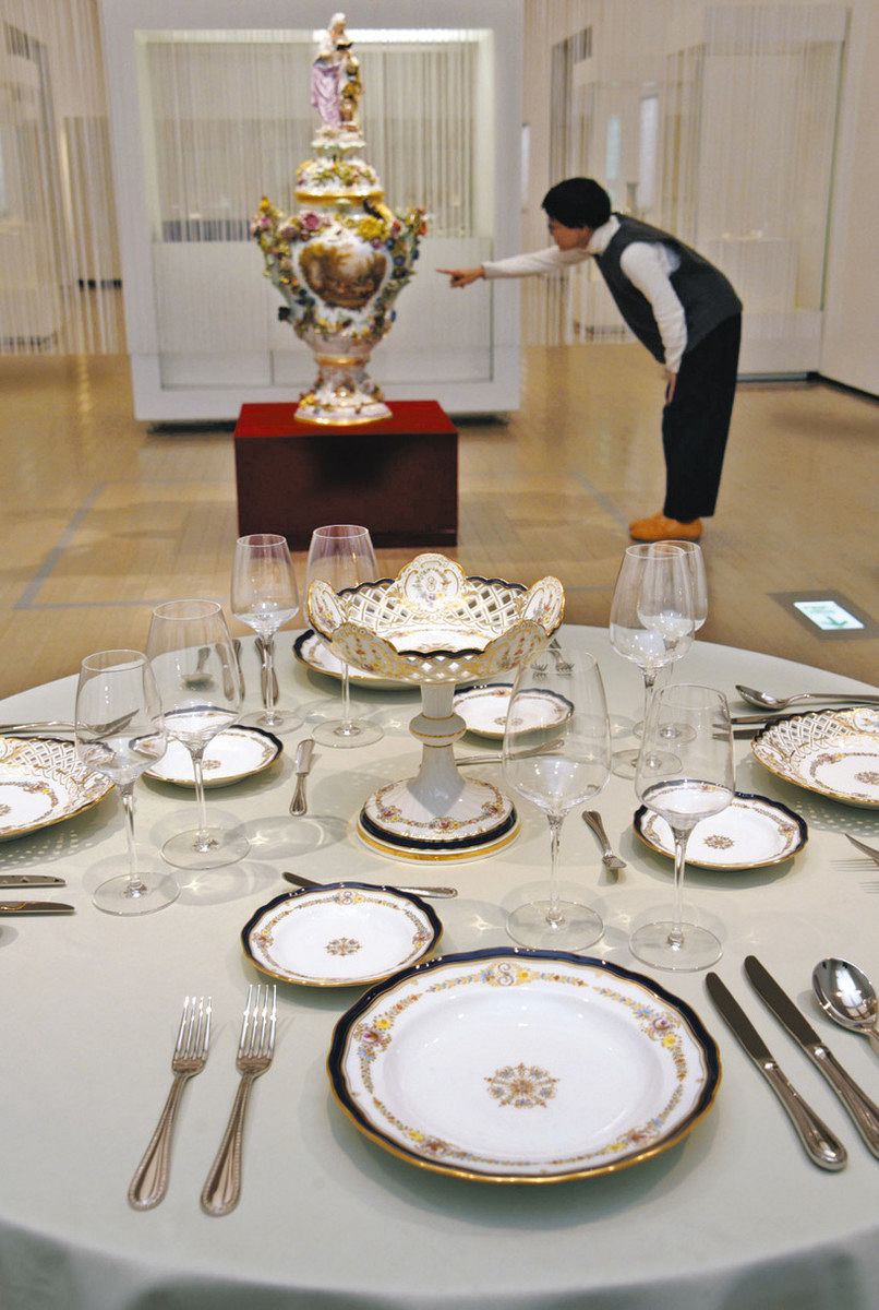 欧州10カ国、陶磁器の旅を 多治見で19～20世紀の名品128点展示：中日