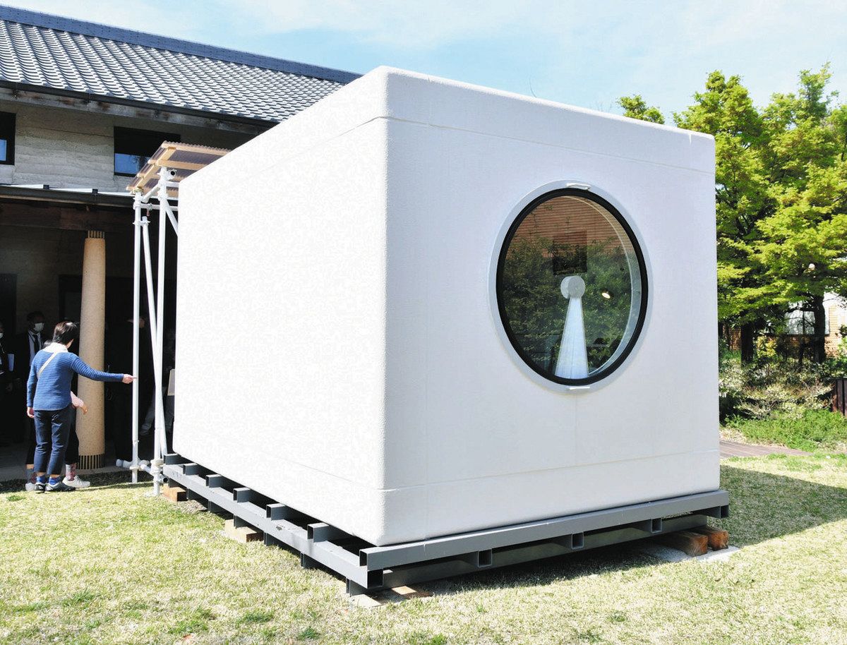 銀座に建設当初は話題 常滑で黒川紀章さん設計、カプセルタワーの一室