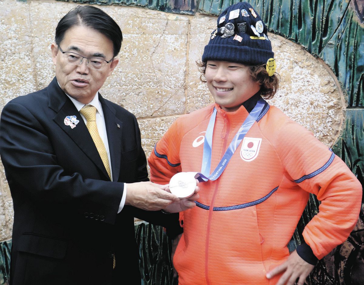スノーボード】銀メダリスト・長谷川帝勝、大村秀章愛知県知事を表敬