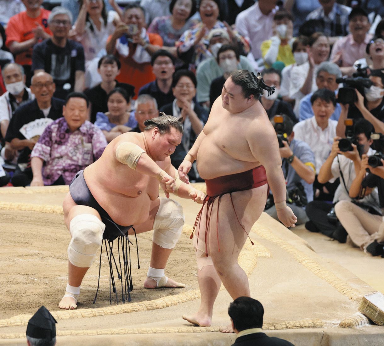 照ノ富士が10度目の優勝、大相撲名古屋場所 2場所連続休場の横綱が復活：中日新聞Web