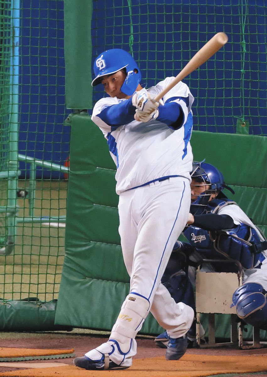 中日ドラ4・石伊雄太、バンテリンドームでプロ入り初練習に「新感覚