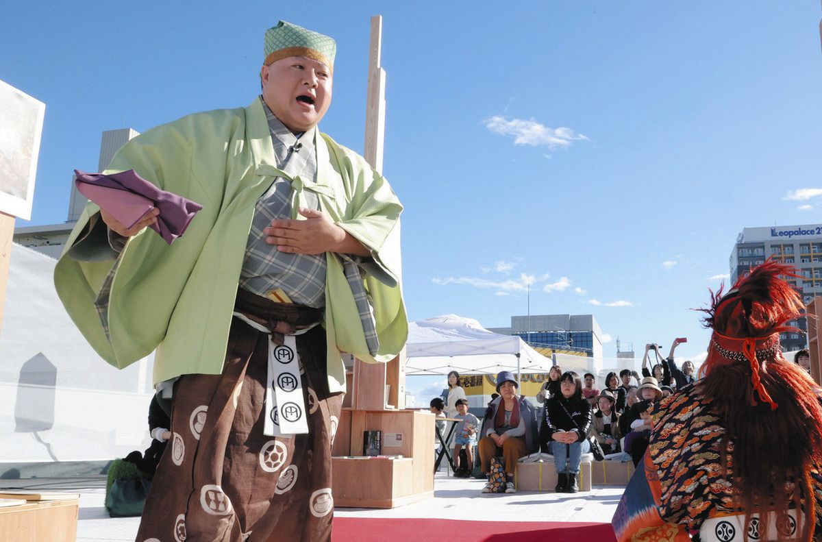 皮切りはビル屋上の青空狂言 名古屋で「やっとかめ文化祭DOORS」開幕