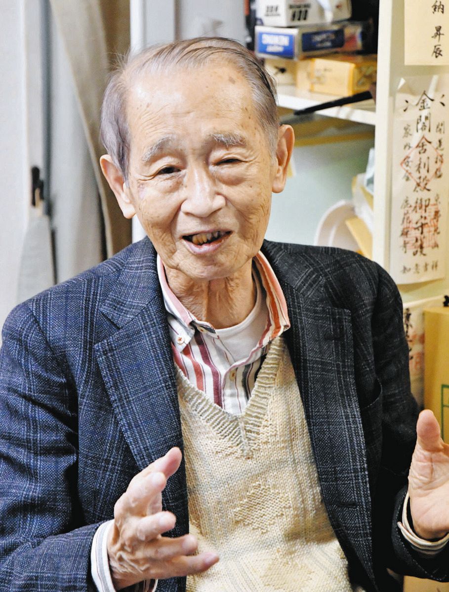 長嶋茂雄さんのエピソードを語る山本勝彦さん＝３日午前、名古屋市中区で