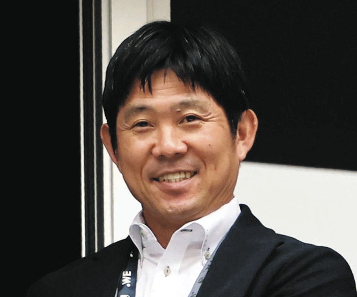 試合を視察する日本代表の森保監督