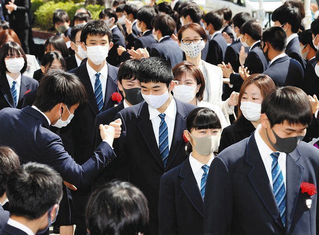 ３年間の恩 拳に込め 浜松市立中学校４９校で卒業式 中日新聞しずおかweb