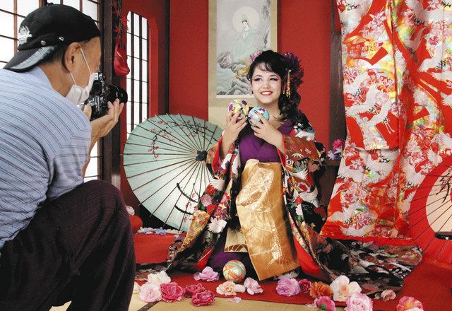 在日外国人が花魁姿で撮影 小松で体験イベント 北陸中日新聞web 在日外国人が花魁姿で撮影 小松で体験イベント 北陸中日新聞web