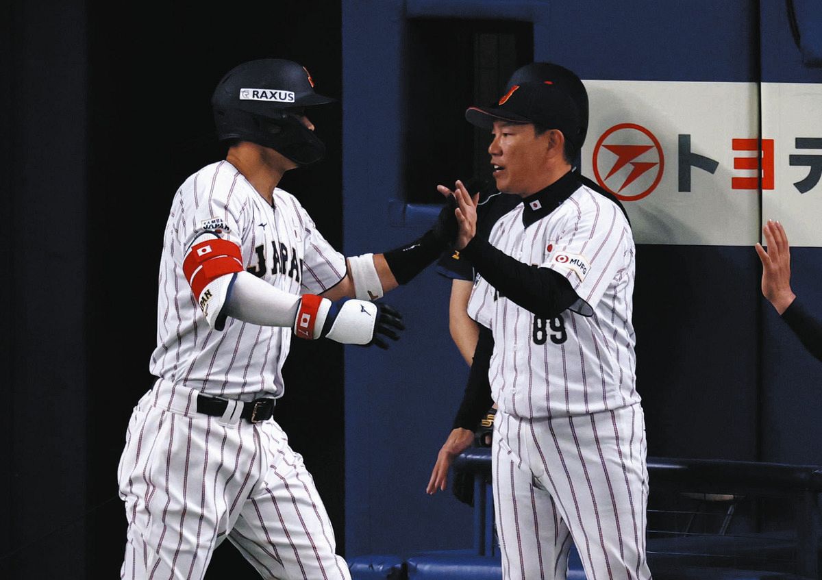 侍ジャパン、佐藤輝明の3ランなどで中日に勝利も…9回にアクシデント