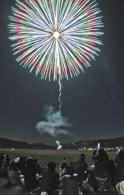 福井を元気に 日野川大花火 初開催 中日新聞web 福井を元気に 日野川大花火 初開催 中日新聞web