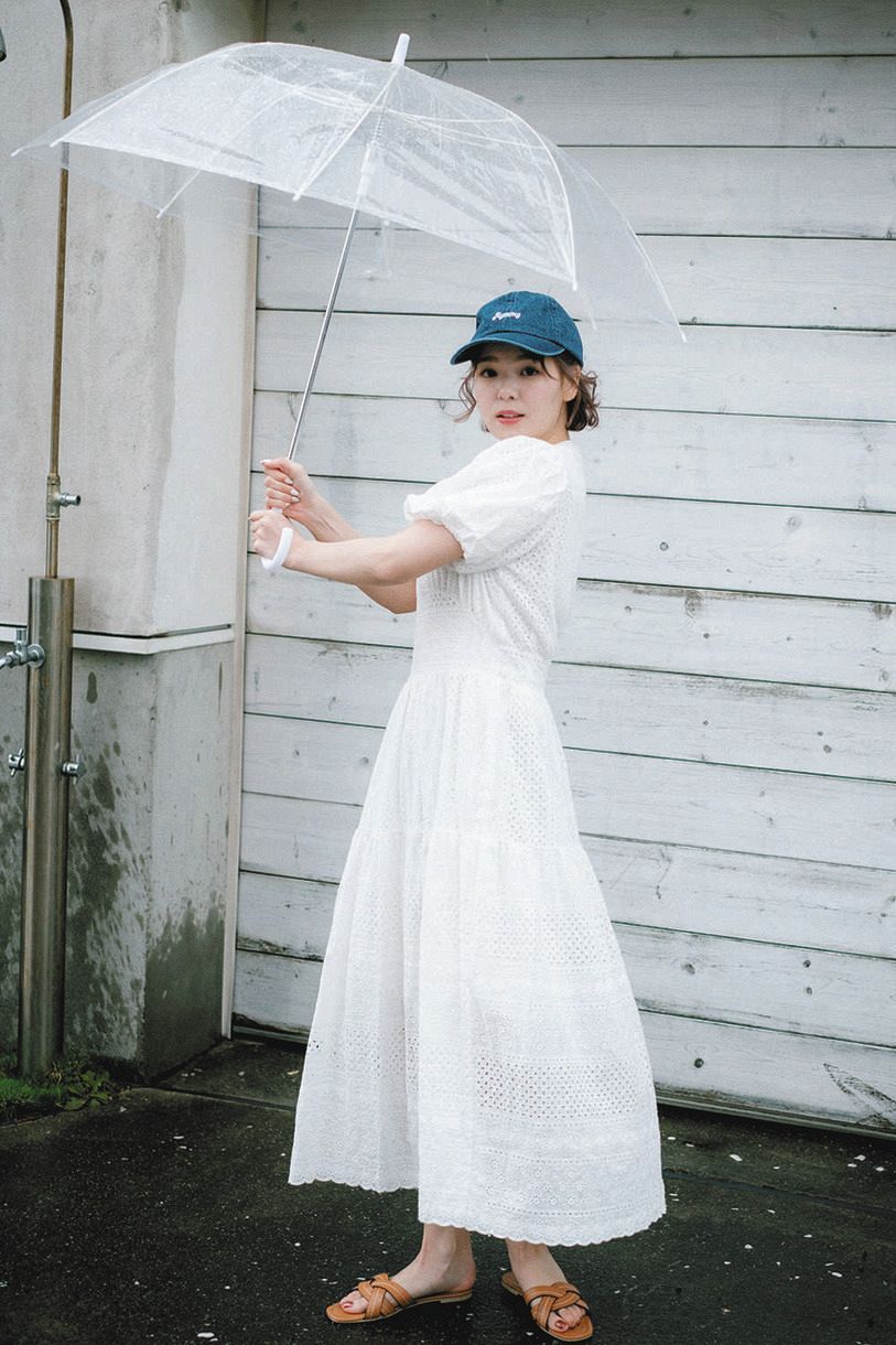 23歳バースデーに初写真集配信の 雨女 しとうもも 撮影の日もやっぱり 私らしい ももびより 中日スポーツ 東京中日スポーツ