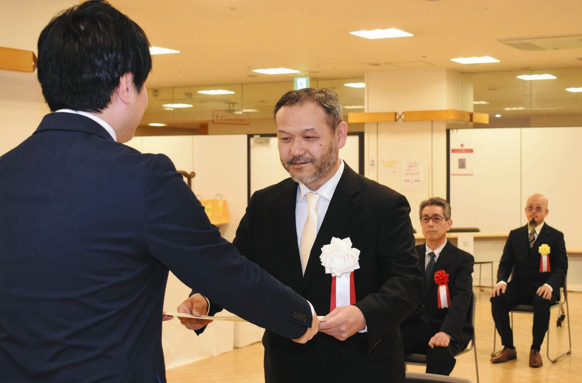 高岡銅器の技術者表彰 市伝統工芸 鋳造、着色など5人：北陸中日新聞Web