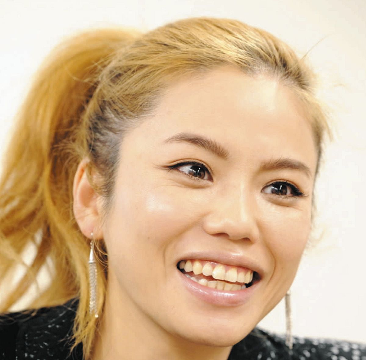 CHARA、「やばすぎる 信じられない」57歳バースデー斬新ワンピで報告