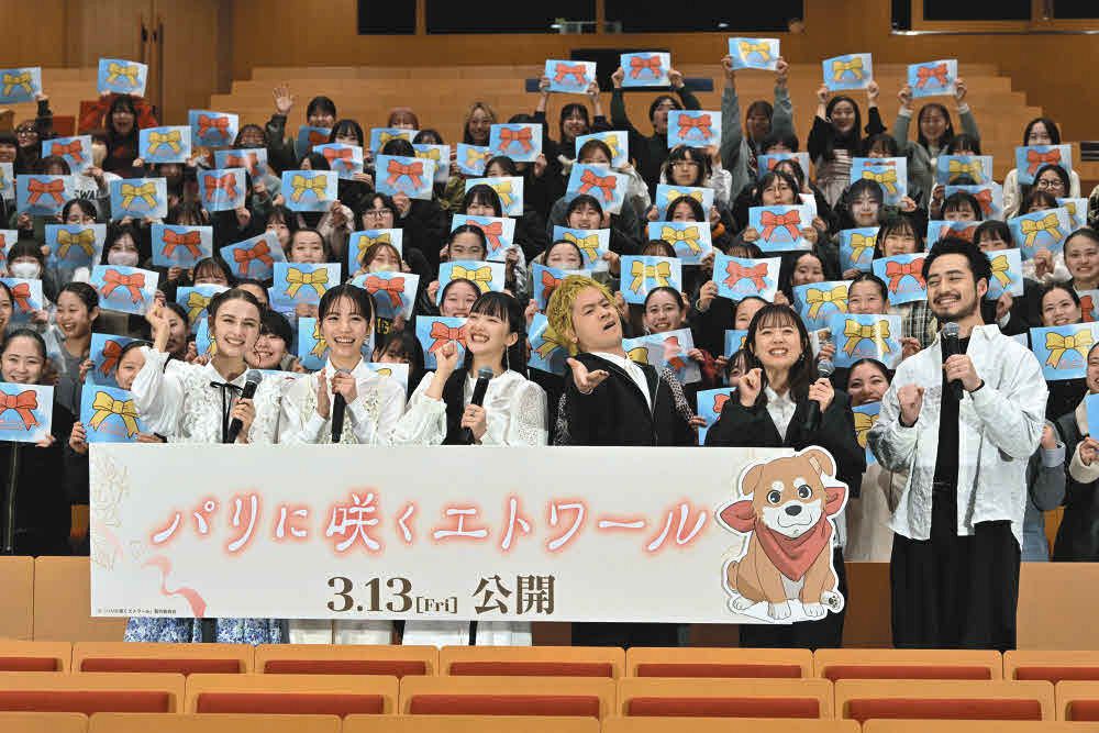 當真あみ＆嵐莉菜が日本女子体育大学で特別試写会、「緑黄色社会」の