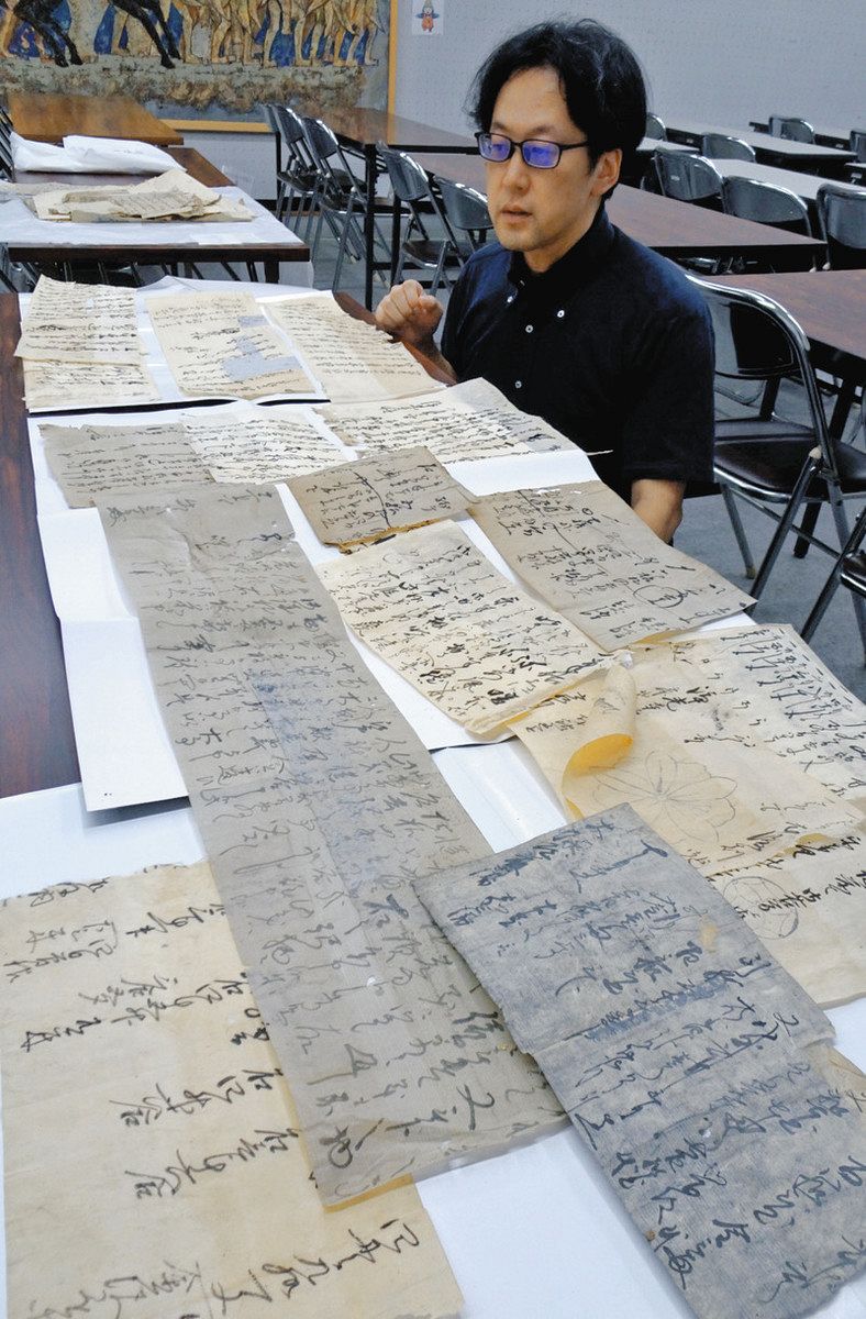 被災の蔵に勝興寺古文書 高岡市博物館に350点寄贈：北陸中日新聞Web