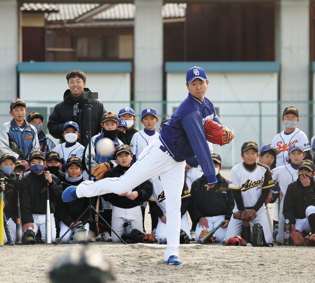 中日】背番号19の先輩、吉見一起さんが高橋宏斗に”開幕投手奪取指令