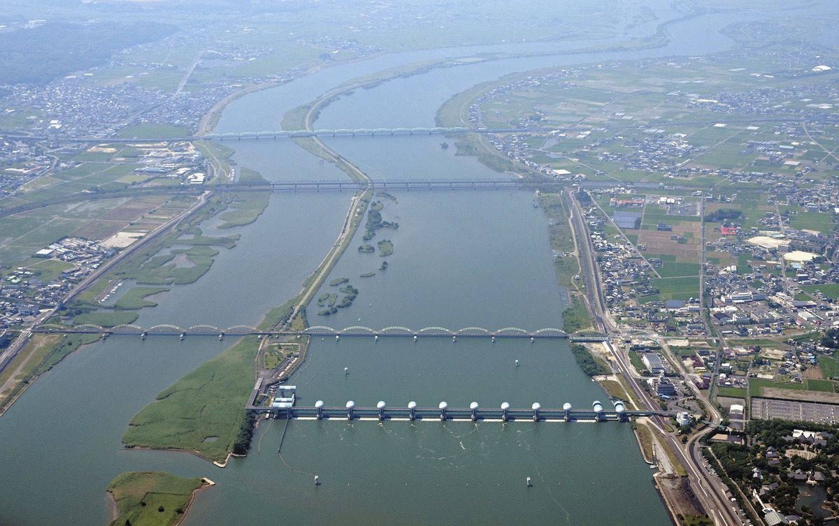 開門巡り対立しているだけの30年」 川と海を二分する長良川河口堰、今