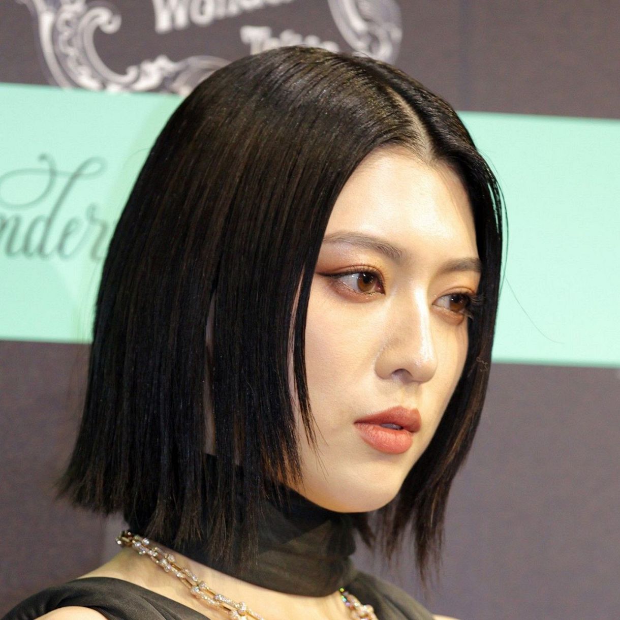 わたし 三吉彩花 メルカリ | 写真集 三吉 三吉彩花、はたち。 決意の 