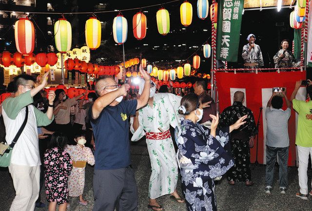 ちょうちん、露店…3年ぶりのにぎわい 大津・萱野神社で盆踊り：中日新聞Web