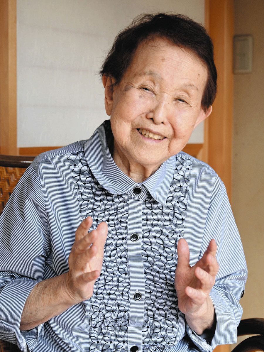 戦時中を振り返る大森さん＝下呂市小坂町で