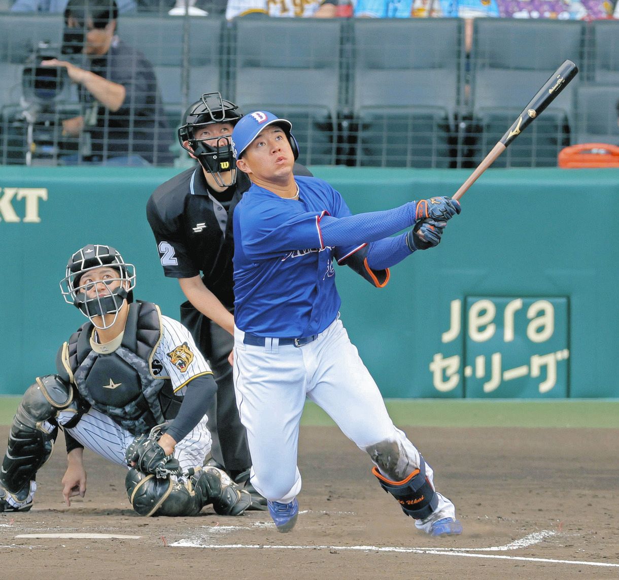 鵜飼航丞 プロ初ホームラン記念 中日ドラ2鵜飼航丞がプロ初本塁打 自身1号＆ドーム通算2000号のW