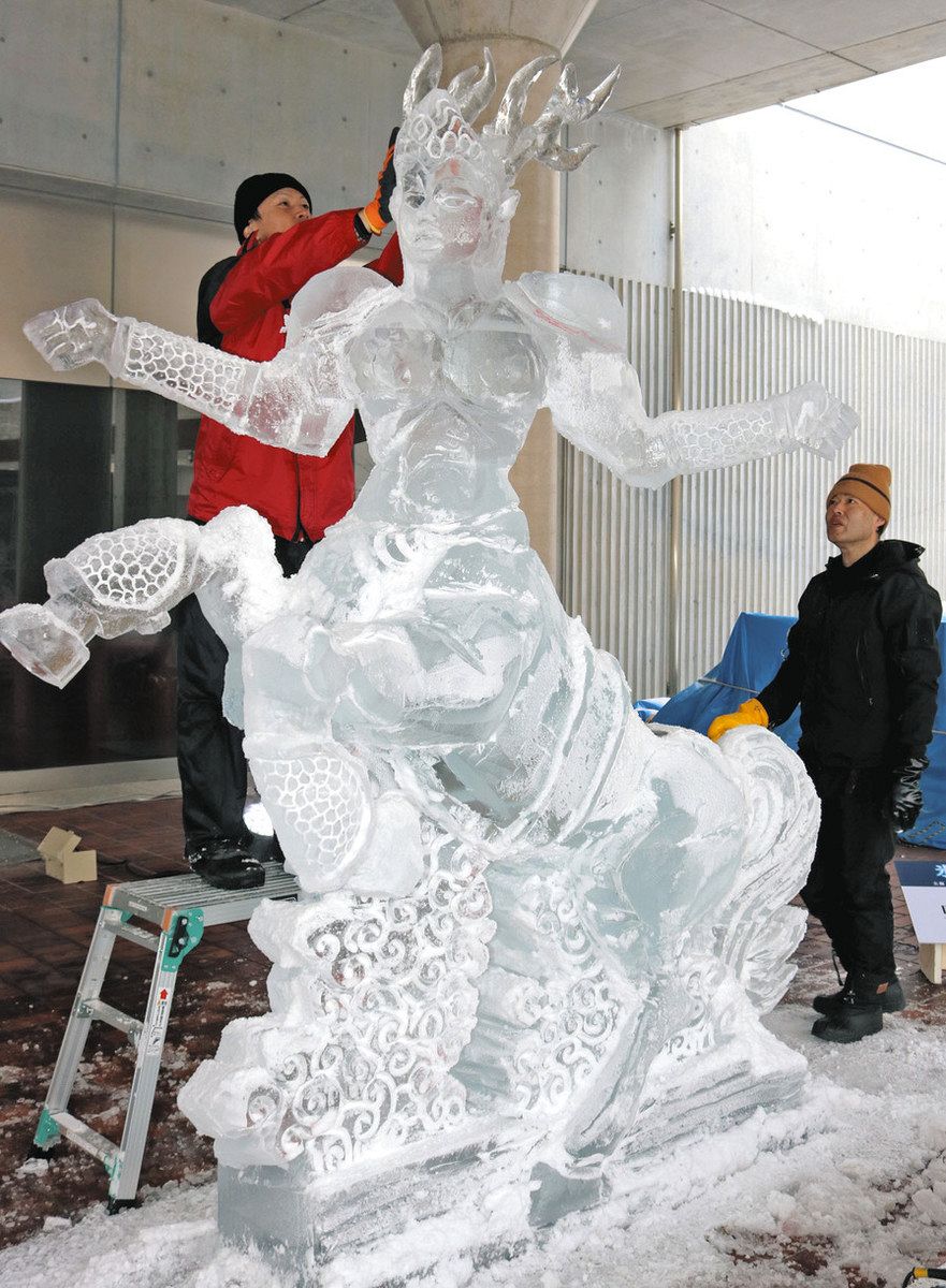 繊細な氷彫刻、18体展示 高山で「氷と灯りの祭典」：中日新聞Web