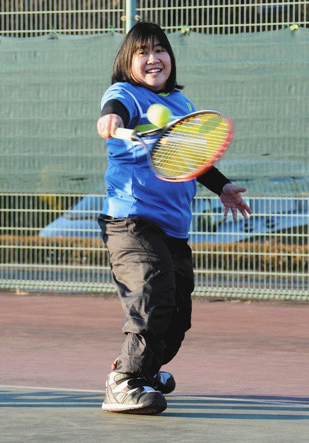 立位テニス ラリーの夢 歩行障害ある瀬戸の女性 中部の仲間欲しい 中日新聞web