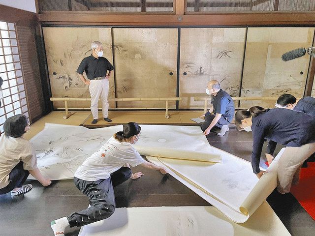 朝倉氏の館「会所」 ふすま絵 復元模写 美大生が協力 ：日刊県民福井Web