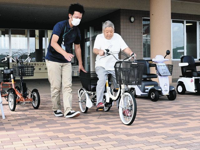 運転免許返納後の移動手段にいかが 福井で電動アシスト自転車など試乗会：中日新聞Web