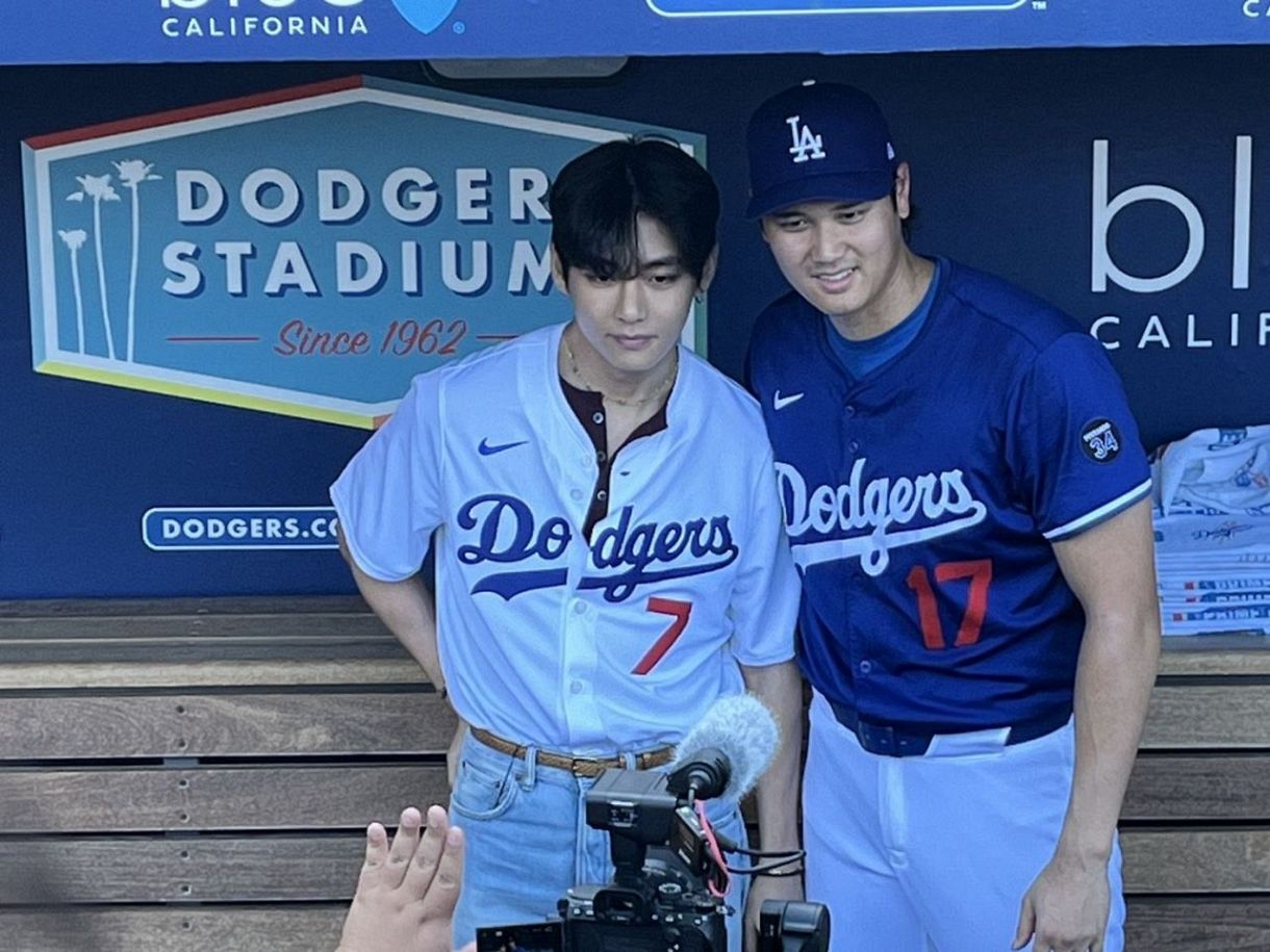 最もハンサムな男」BTSのVの観戦を接写 ドジャース専属カメラマン 