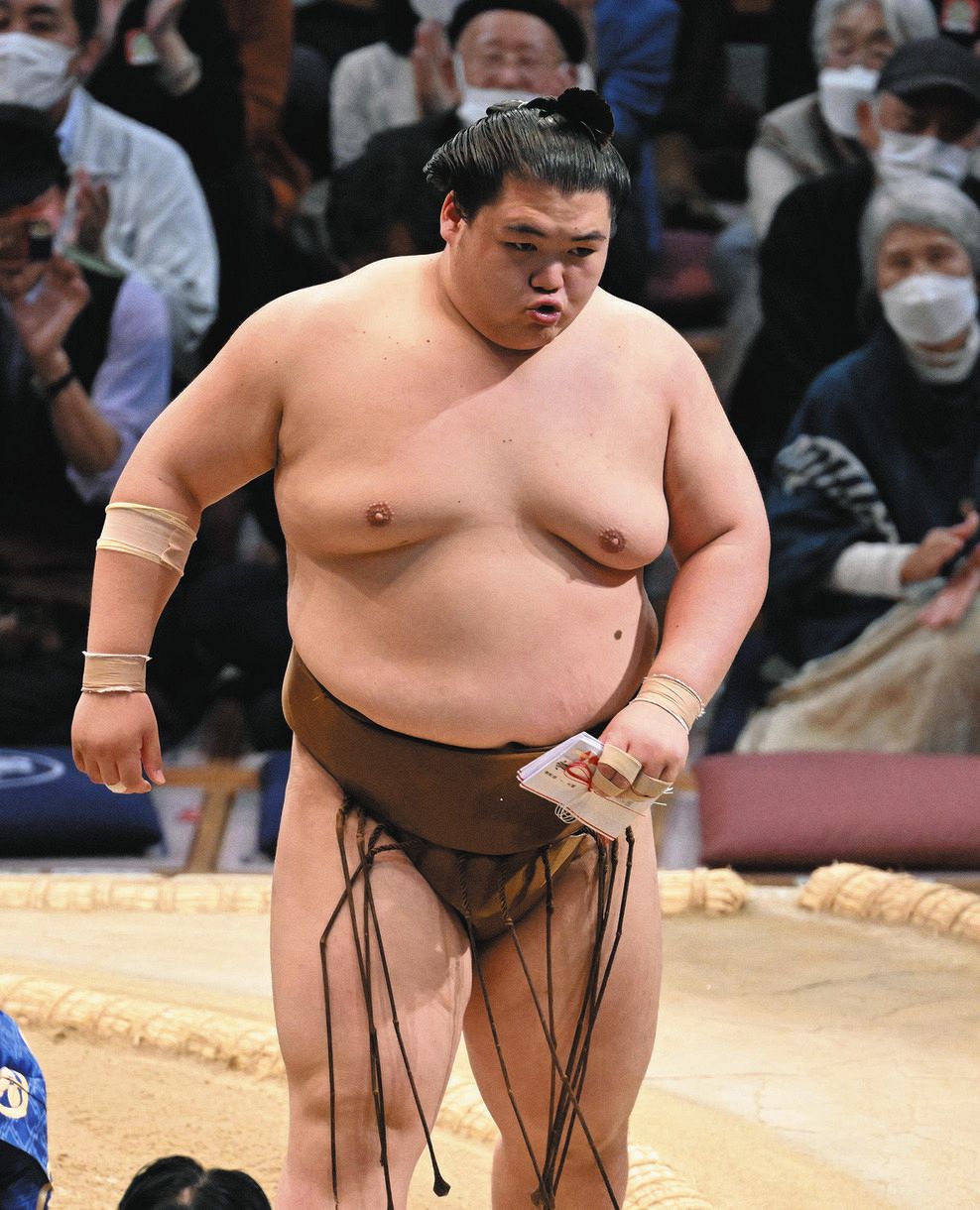 大鵬の孫・王鵬が朝青龍のおい・豊昇龍破りトップに並ぶ「気合は自然と入りました」【大相撲九州場所】：中日スポーツ・東京中日スポーツ