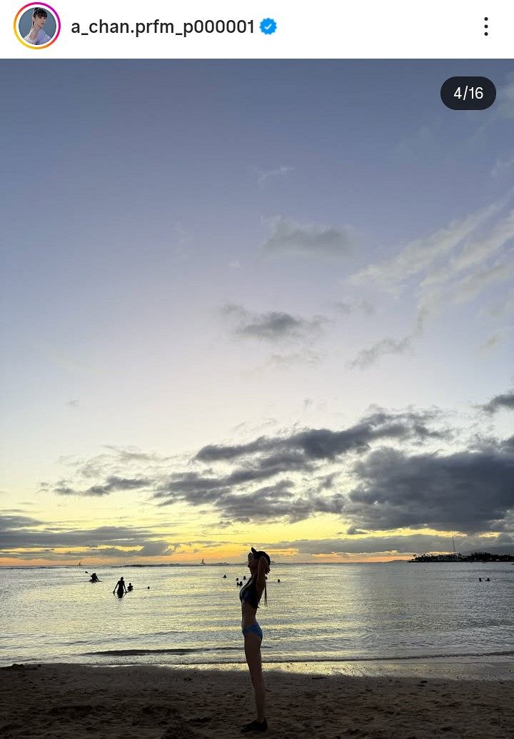 ◇Perfume あ〜ちゃん、『ハワイの夕日水着』ショット「えぐい可愛い