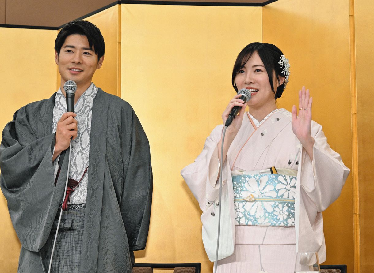 辻本達規＆松井珠理奈、着物姿で結婚会見、けがをしている辻本の