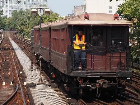 ＮＹ地下鉄でレトロ電車の格安乗り放題、インフレに逆行：中日新聞Web