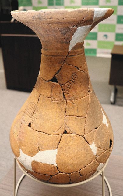 東日本初出土の「戈」持つ鳥装の人物描く弥生土器 12月4日から長野